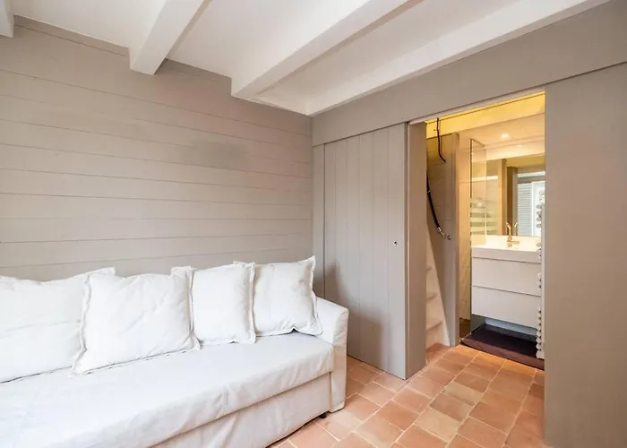 Maison Galerie Dans Un Jardin De 1200m2 Villa *