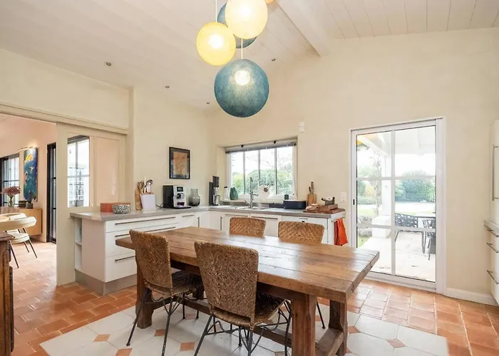 Maison Galerie Dans Un Jardin De 1200m2 *